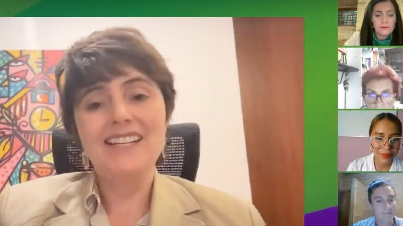 “Hay que hacer pedagogía para que sepamos que cuando se silencia a una mujer o se invisibiliza puede ser violencia política”: Carolina Giraldo Botero